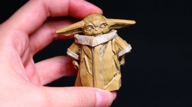 Baby Yoda de papelão (Foto: Reprodução/Instagram/monamincb)