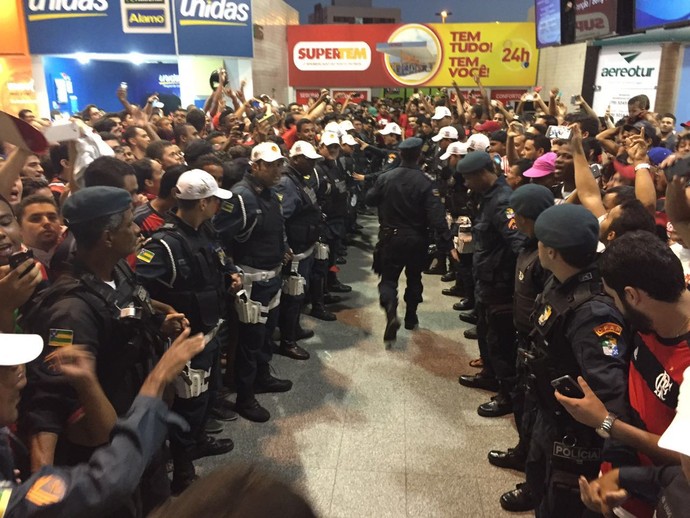 Corredor policial - Flamengo Sergipe - Confiança (Foto: Raphael Zarko / GloboEsporte.com)