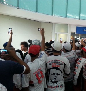 Com festa e histeria, São Paulo chega a Maceió: 'É lindo', diz Pato