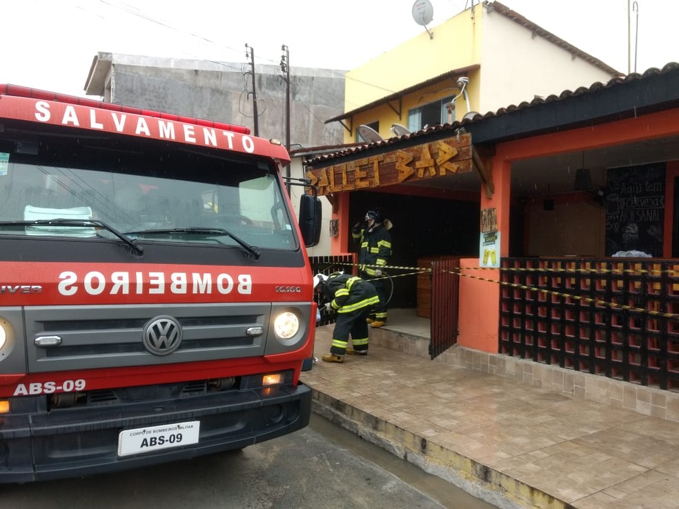 Bombeiros foram acionados para conter incêndio em cozinha de estabelecimento comercial em Maragogi, AL — Foto: Corpo de Bombeiros/Divulgação