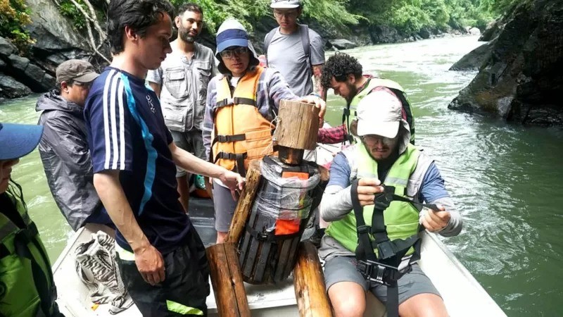 Há três anos, pesquisadores investigam o rio La Miel (Foto: U. Javeriana via BBC News)