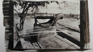 Ferro de passar antigo, impresso em platina  — Foto: Divulgação