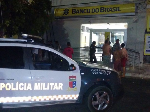 Agência do Banco do Brasil da cidade de Florânia foi atacada por bandidos  (Foto: Marcelo Freire)