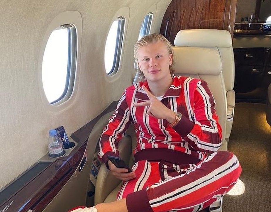 Haaland foi até Mônaco acompanhar o GP de F1 com um look da Dolce & Gabbana
