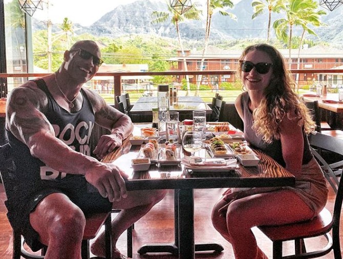 Dwayne Johnson e Lauren Hashian (Foto: Instagram)