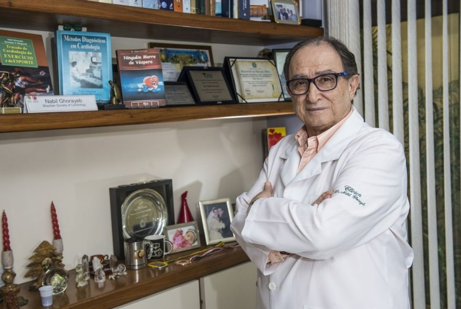 Médico Nabil Ghorayeb é condenado por importunação sexual após tentar beijar e colocar mão de vítima sobre genital