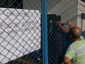 Contribuinte busca atendimentoe é informado que nada funcionada na Receita Federal em Porto Velho (Foto: Assem Neto/G1 RO)