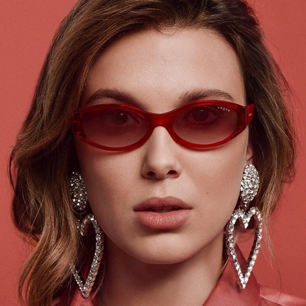 Modelos de óculos foram lançados por Millie Bobby Brown em parceria com a Vogue Eyewear (Foto: Reprodução/Instagram)