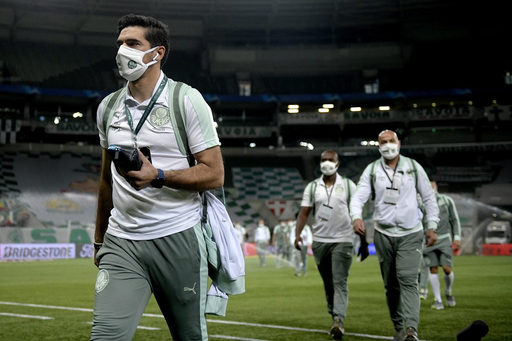 Abel Ferreira na chegada ao Allianz Parque para Palmeiras x S�o Paulo � Foto: C�sar Greco/Ag�ncia Palmeiras