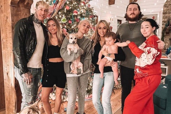 Miley Cyrus Posa Com Sobrinha De Seis Meses Em Natal Junto Da Família E Zoa Adivinhe Qual é A 6275