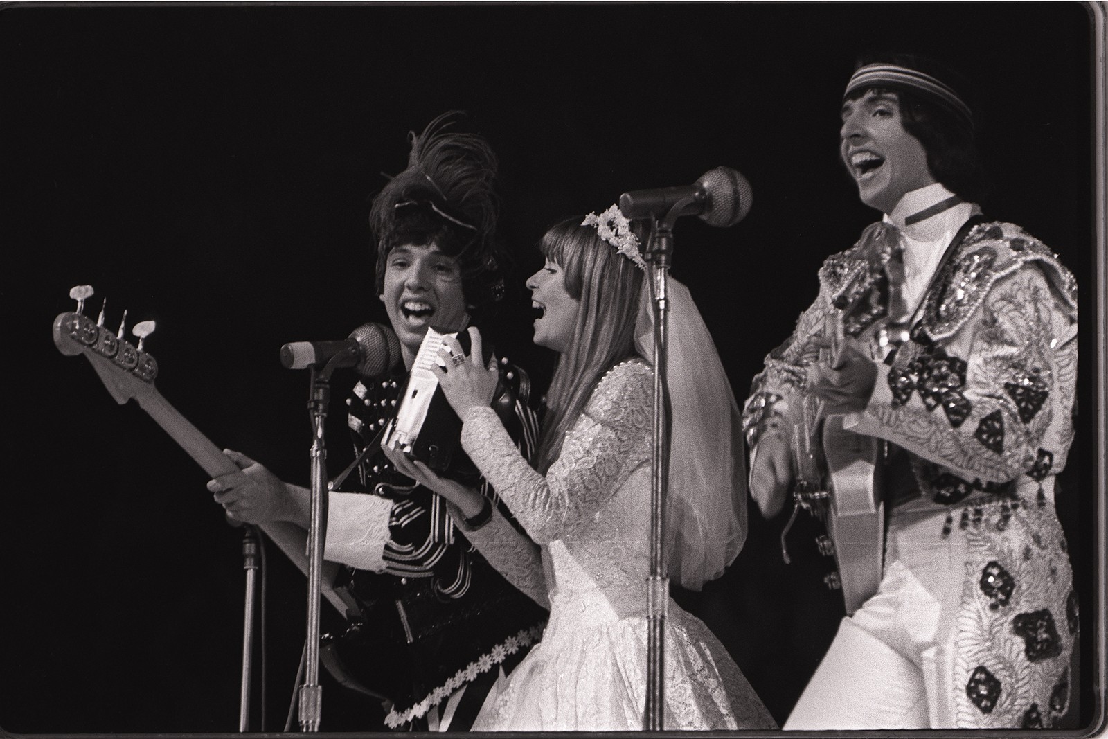 Lee em 1968,  no Festival Internacional  da Canção, vestida de noiva — Foto: Arquivo