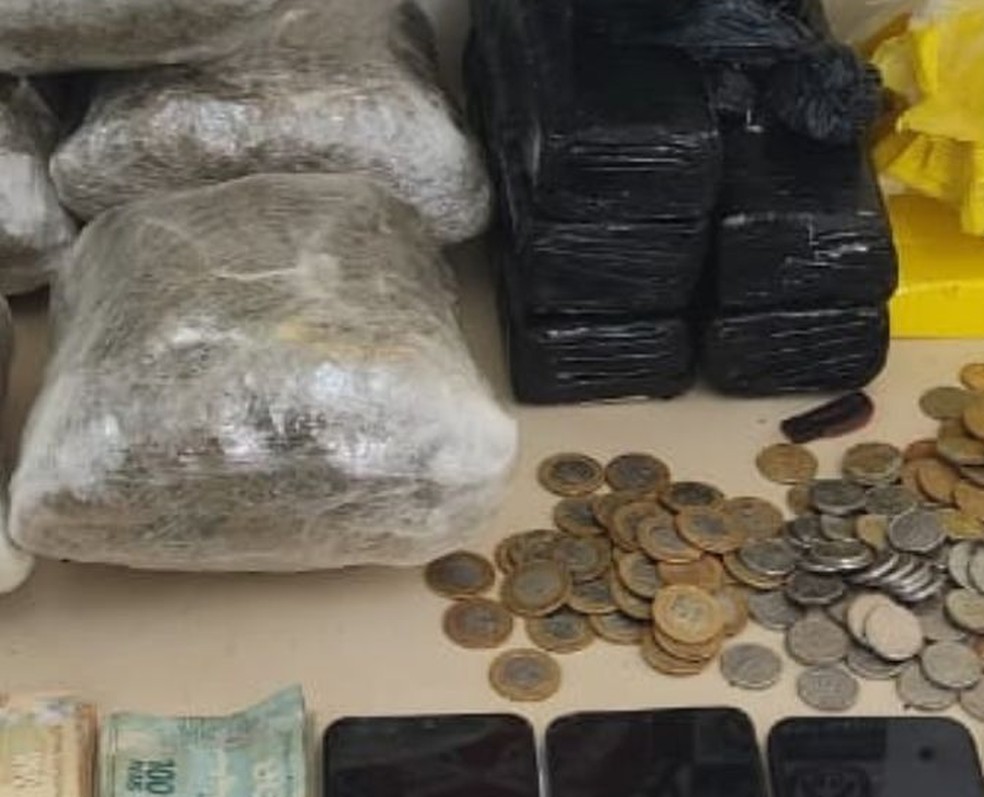 Trio é preso com 16 kg de drogas em Luís Eduardo Magalhães — Foto: Divulgação/SSP