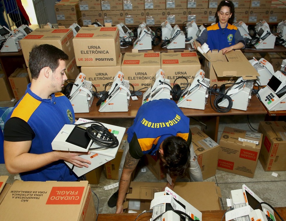 Justiça Eleitoral gera mídias e prepara urnas para as Eleições 2022 — Foto: Giuliano Gomes/PR PRESS