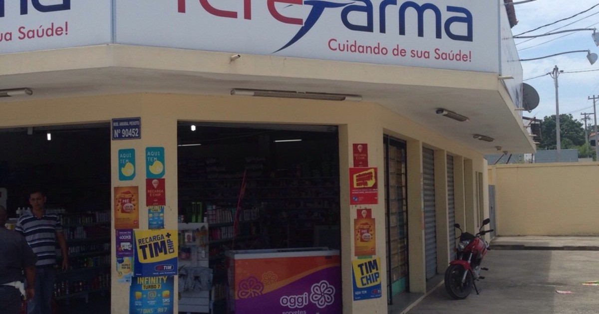 G1 - Homem é preso após tentar assaltar farmácia de Araruama, RJ, pela ...