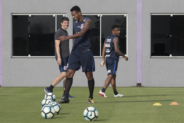 Jô treina mais cedo, e Carille mantém formação no Corinthians; veja time