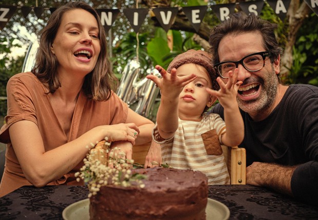 Pati Beck e Gustavo Zylbersztajn anunciam sexo do segundo bebê no aniversário do primogênito, Benjamin (Foto: Divulgação)