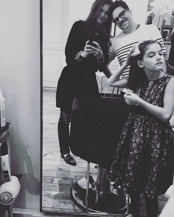 Katie Holmes e Suri no cabeleireiro (Foto: Instagram)