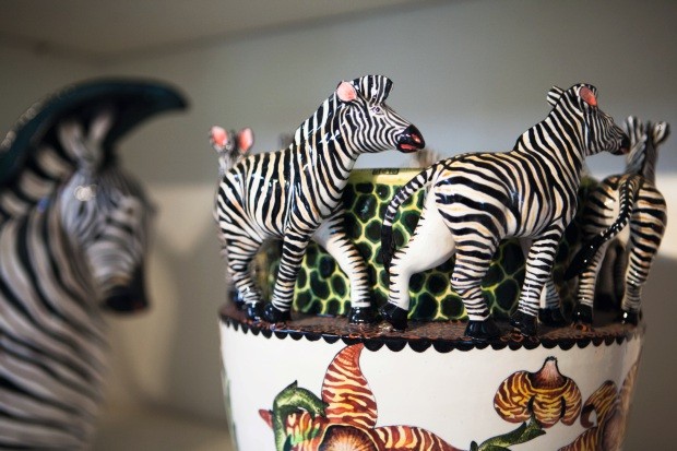 Vaso com zebras em roda (Foto: Lufe Gomes / Editora Globo)