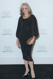 Vera Valdez escolheu vestido em crepe de seda preto, da coleção Fall-Winter 2013-2014 da Chanel