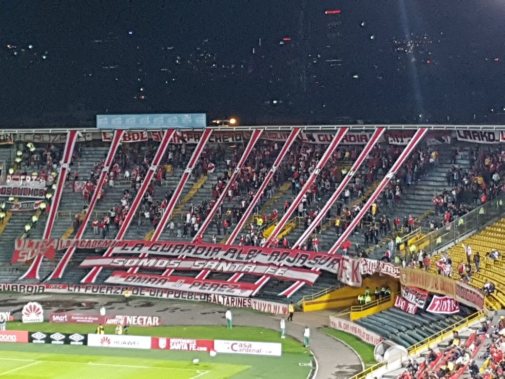 Morelo foi ovacionado pela torcida do Santa Fe no domingo, na vitória sobre o Leones (Foto: Marcelo Baltar / GloboEsporte.com)