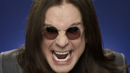 Maquiagem de Ozzy Osbourne com paleta caixão e espelho gótico esgota em 2 dias