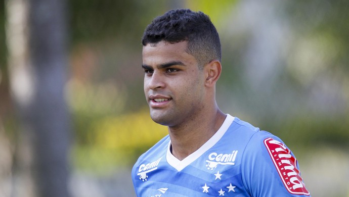Curtinha: Cruzeiro prorroga contrato de meia Alisson até junho de 2018