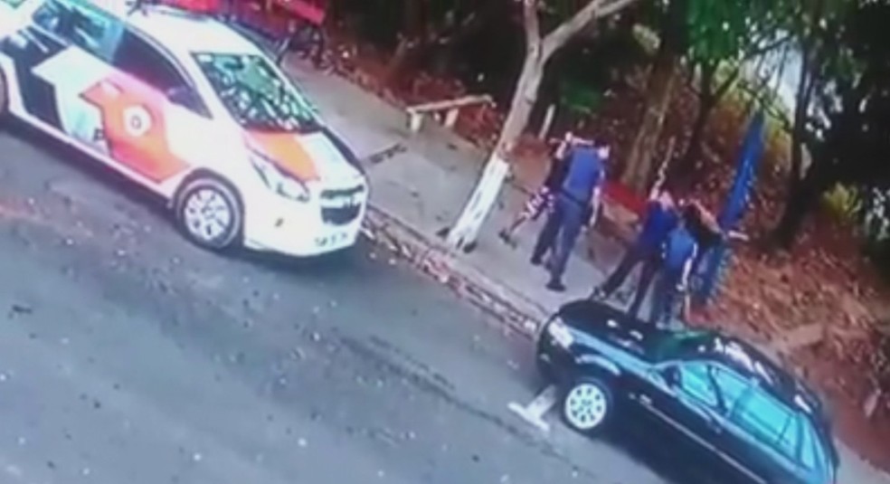 Abordagem aconteceu no bairro Residencial  Sebastiani, em Cerquilho (Foto: Reprodução/TV TEM)