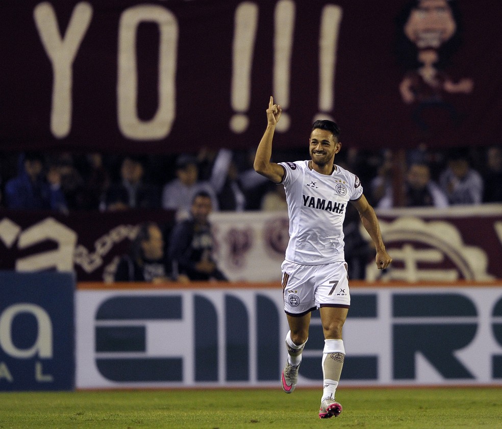 Lautaro Acosta foi um dos responsáveis por levar o Lanús à final da Libertadores (Foto: AFP)
