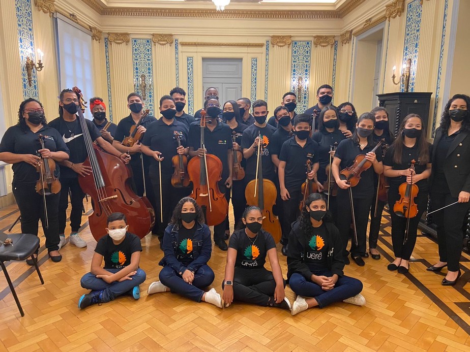 Camerata Uerê, orquestra de jovens do Complexo da Maré, vai tocar com artistas franceses
