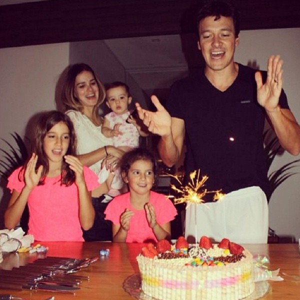 O apresentador Rodrigo Faro comemora o aniversário de 40 anos com a família (Foto: Reprodução / Instagram)