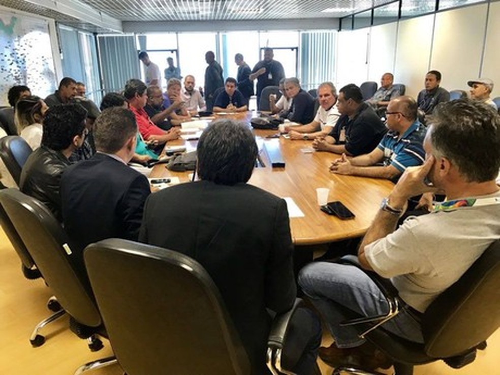 Trabalhadores dos Correios se reuniram com a direção da estatal, em São Paulo, no dia 1º (Foto: Divulgação/Fentect)