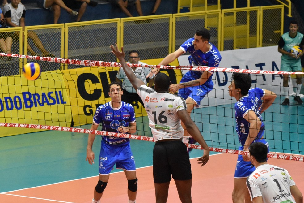 Douglas Souza renovou o contrato com o Vôlei Taubaté por mais duas temporadas — Foto: Filipe Rodrigues/GloboEsporte.com