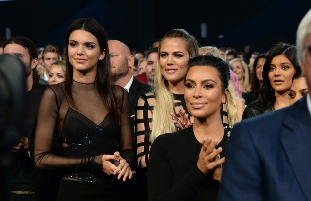 LOS ANGELES, CA - JULY 15:  (EXCLUSIVE COVERAGE) (L-R) Model Kendall Jenner with TV Personalities Khloe Kardashian, Kim Kardashian and Kylie Jenner at The 2015 ESPYS at Microsoft Theater on July 15, 2015 in Los Angeles, California.  (Photo by Kevin Mazur/ (Foto: WireImage)