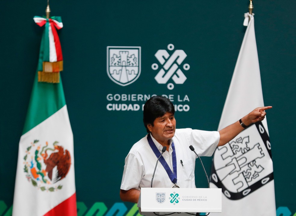 Ex-presidente da Bolívia, Evo Morales, faz discurso após ser homenageado na Cidade do México, na quarta-feira (13) — Foto: Eduardo Verdugo/AP