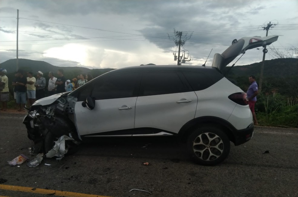 Carro que se envolveu em acidente na Chapada Diamantina — Foto: Polícia Militar