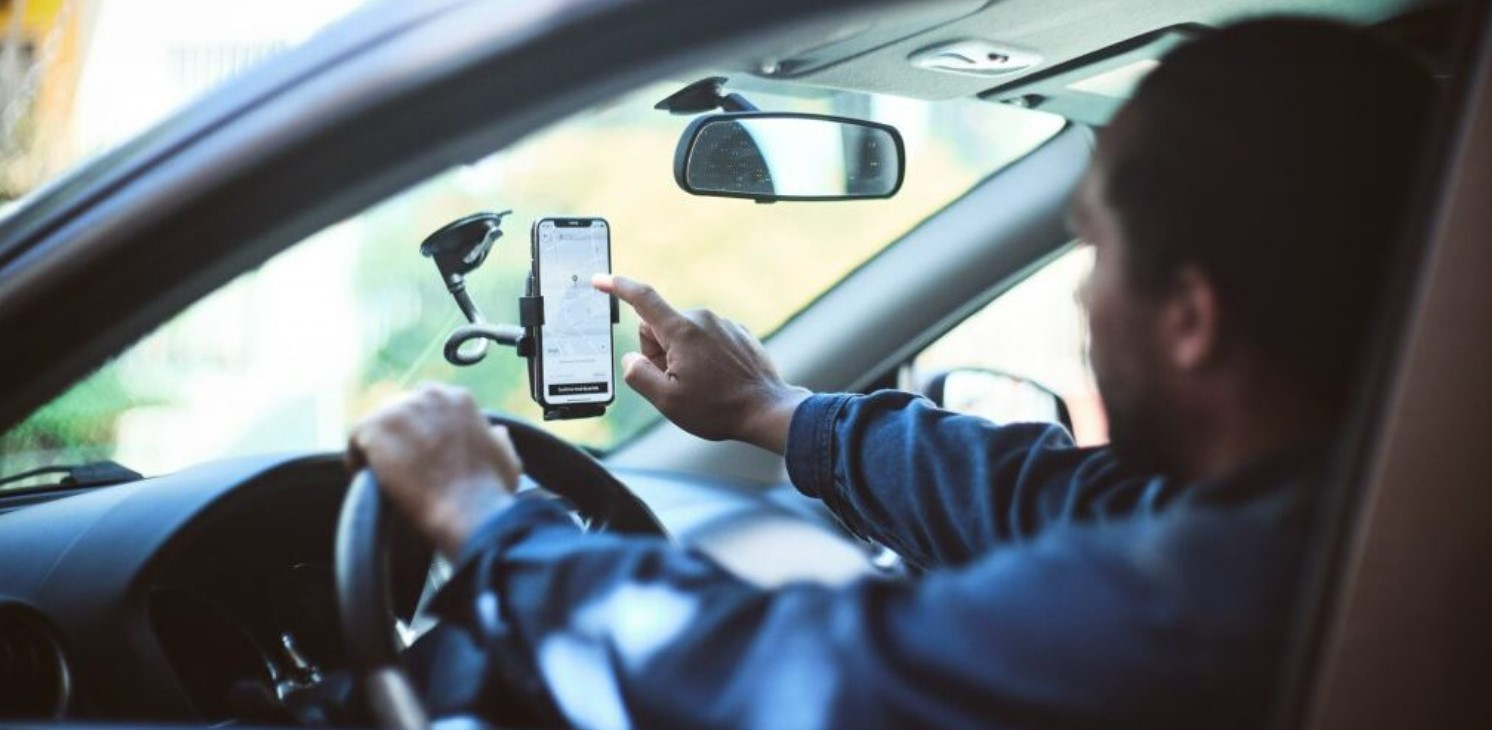 Taxistas e motoristas de aplicativo devem realizar vistoria obrigatória em Muriaé