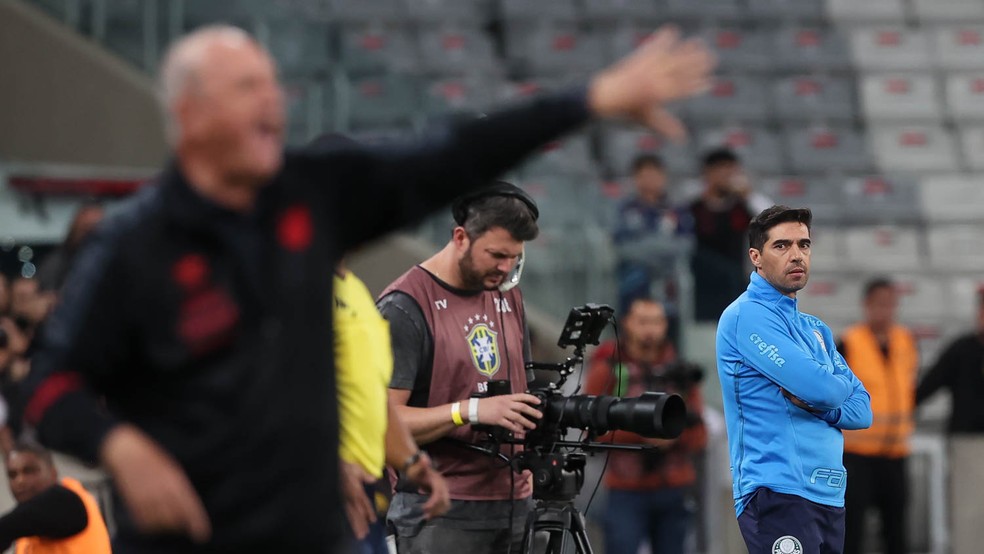 Abel exalta elenco e Endrick, esquece rivais e vê Palmeiras a 