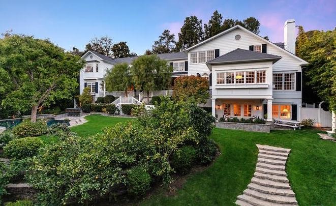 Mila Kunis e Ashton Kutcher colocam à venda primeira casa que compraram juntos; casal pede R$ 75 milhões (Foto: Divulgação / Realtor)