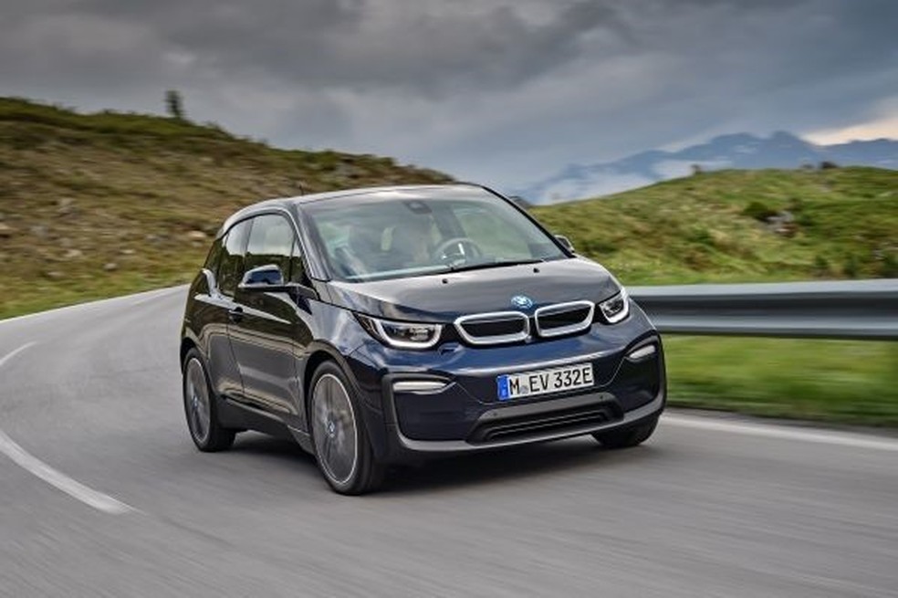 Uso de carros movidos a energia elétrica envolve uma série de mitos; veja sete deles — Foto: Divulgação/BMW