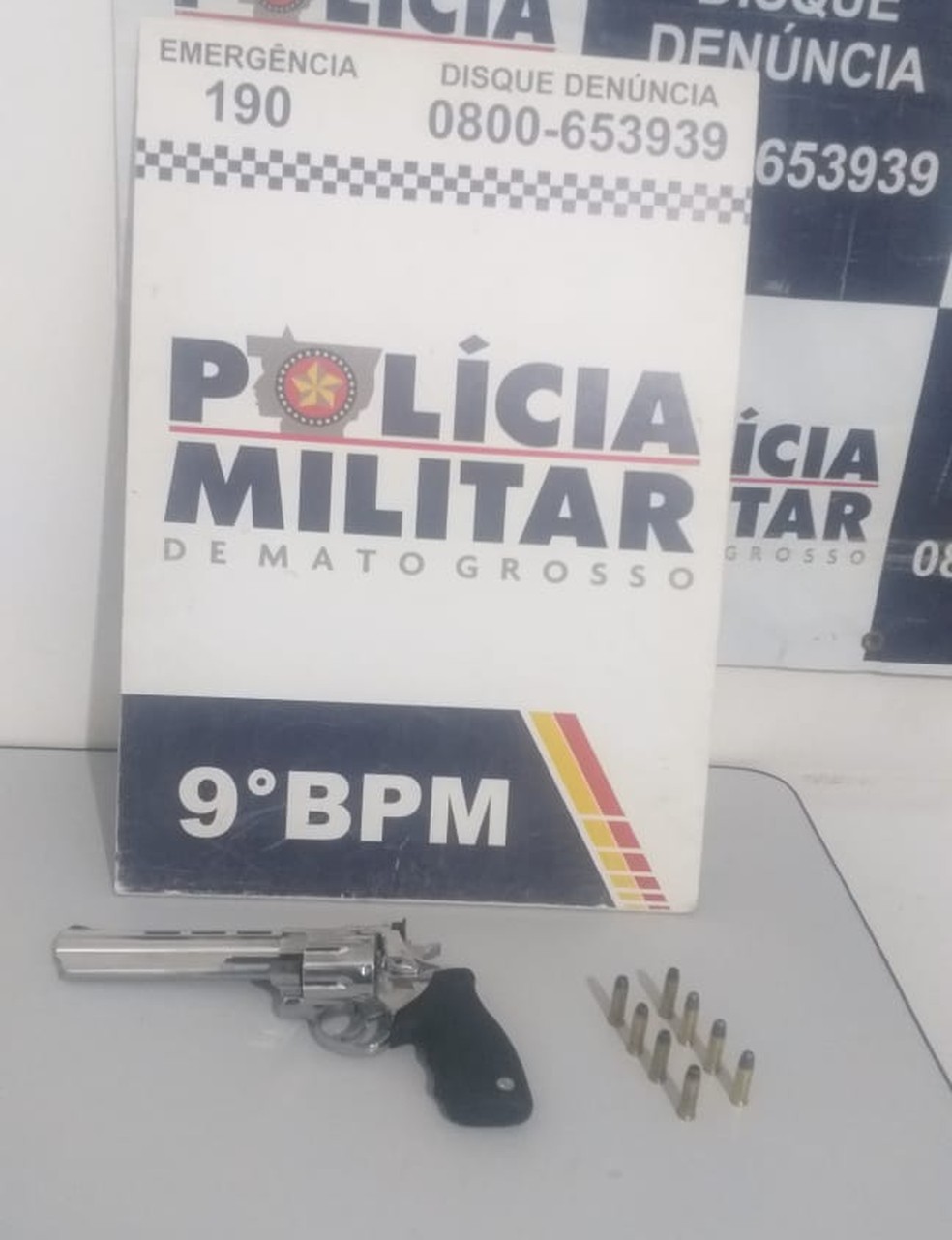 Arma de fogo que foi usada para ameaçar o motorista de ônibus — Foto: Assessoria/Polícia Militar