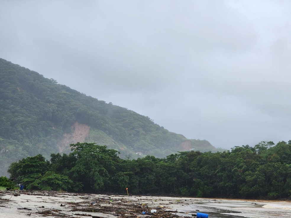 Morro de São Sebastião com deslizamento de terra — Foto: Arquivo pessoal