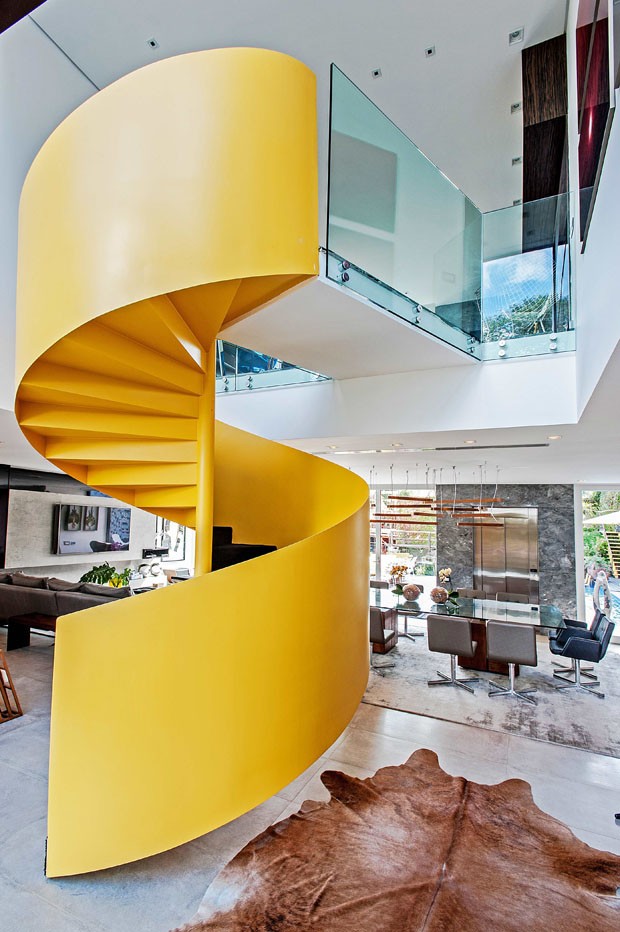 Casa em Curitiba com traços modernistas (Foto: Rodrigo Ramirez / divulgação)