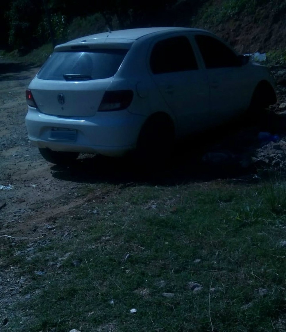 Veículo descaracterizado da PM foi encontrado em Três Rios — Foto: Divulgação