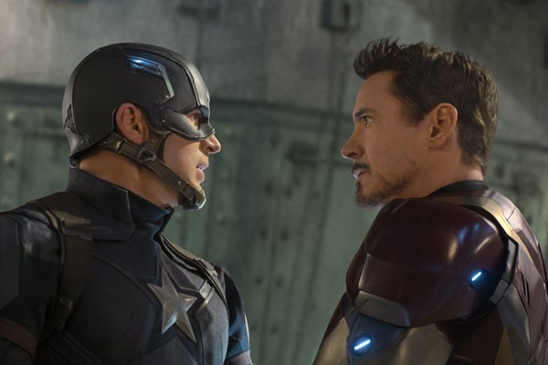 Capitão América e Homem de Ferro prontos para o "debate" (Foto: Divulgação)