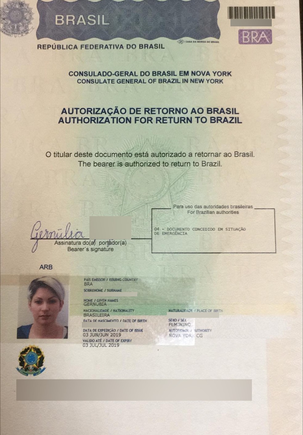 Documento que autorizava GernÃºbia a embarcar de volta para o Brasil. â Foto: Arquivo pessoal