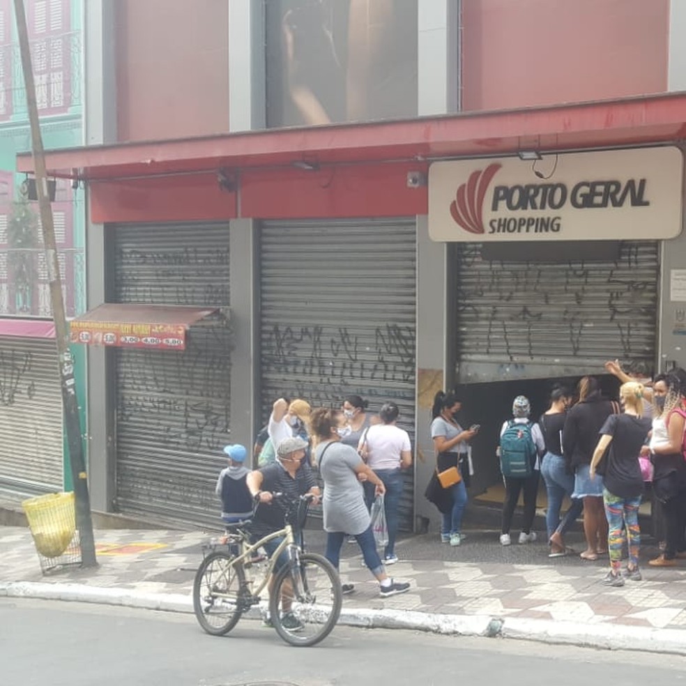 Após reabertura, lojas de rua na cidade de SP registram filas na porta na região da Rua 25 de março nesta quarta-feira (10) — Foto: Divulgação