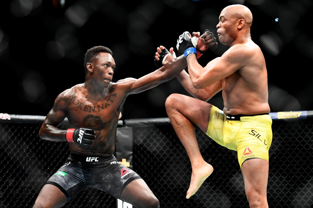 Anderson Silva x Israel Adesanya UFC 234 — Foto: Quinn Rooney / Getty Images