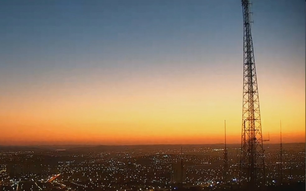 Visão aérea da cidade de Goiânia no nascer no sol — Foto: Reprodução/TV Anhanguera