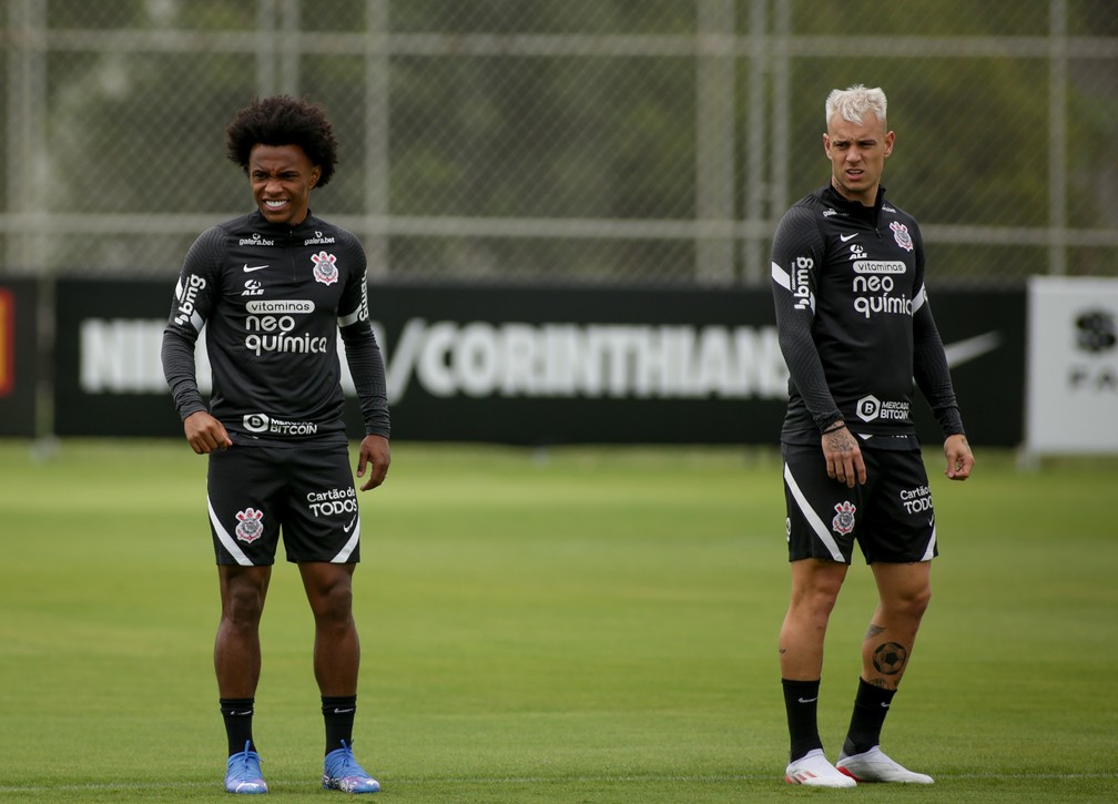 Willian e Róger Guedes em treino do Corinthians — Foto: Rodrigo Coca / Ag.Corinthians