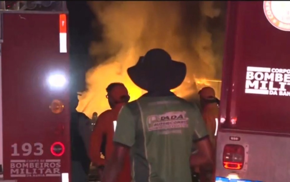 Batida entre carretas deixa trânsito congestionado na BR-415, no sul da Bahia — Foto: Reprodução/TV Santa Cruz